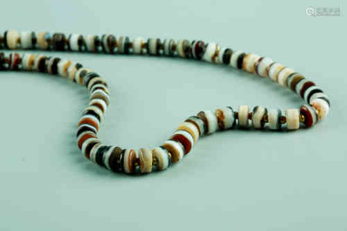 A Chinese Agate Beads String