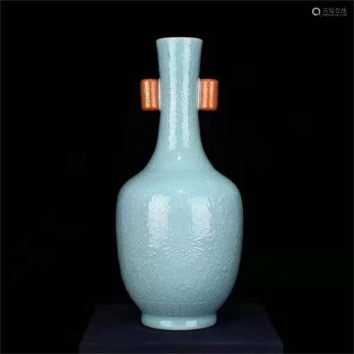 A Chinese Coral Green Glazed Porcelain Vase