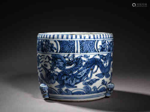 A Chinese Blue and White Porcelain Three-Legged Incense Burner