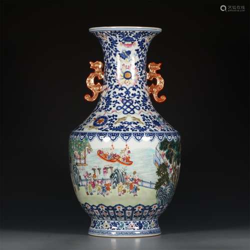 A Chinese Blue and White Porcelain Vase