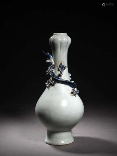 A Chinese White Glaze Porcelain Vase