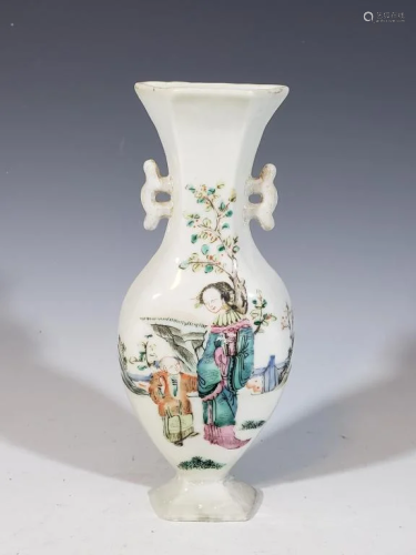 Qing Chinese Famille Rose Porcelain Wall Vase