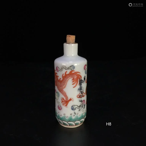 Chinese Famille Rose Porcelain Snuff Bottle