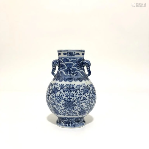 Chinese Blue and White Porcelain Vase,Mark