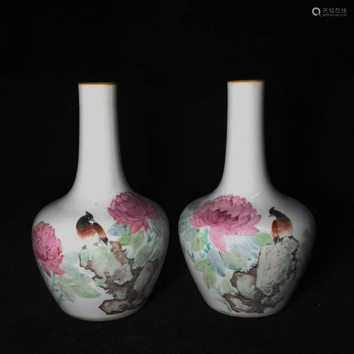 Pair of Chinese Famille Rose Porcelain Vases,Mark