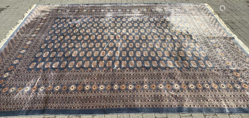 Hand Woven Oriental Style Wool Rug / Carpet