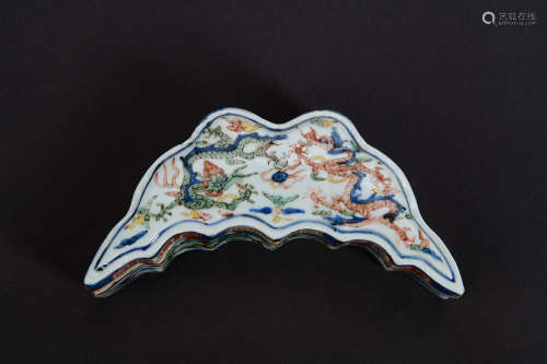 A Chinese Dragon Patterned Porcelain Butterfly-shaped Box