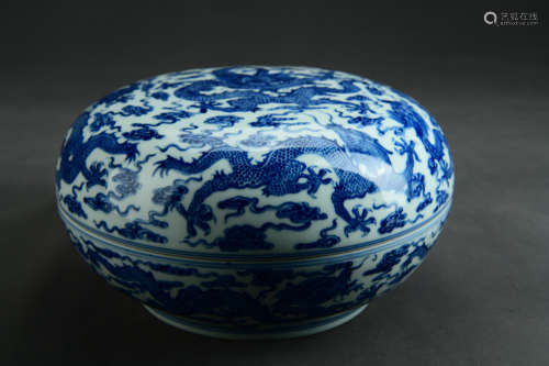 A Chinese Blue and White Porcelain Box