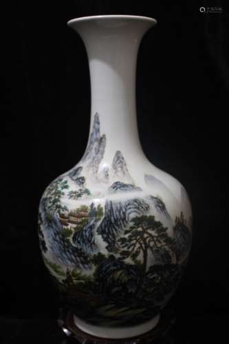 A Chinese Famille Rose Porcelain Flask