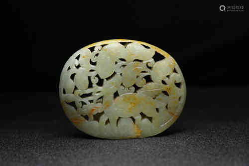 A Chinese Hollow-out Carved Hetian Jade Accessory