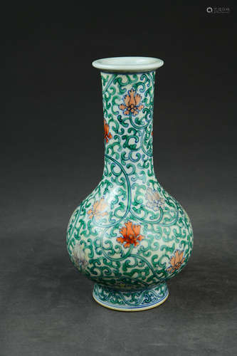 A Chinese Multicolored Porcelain Vase