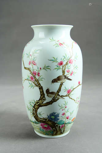 A Chinese Enamel Porcelain Lantern-shaped Vase 