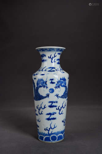 A Chinese Dragon Patterned Porcelain Vase