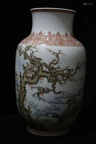A Chinese Famille Rose Porcelain Lantern-shaped Vase