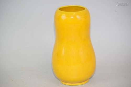 Late Qing Chinese Yellow Glaze Porcelain Vase