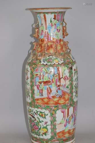 Qing Chinese Export Famille Rose Medallion Vase