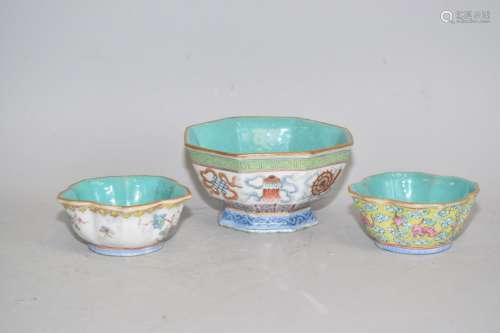 Group of Qing Chinese Famille Rose Porcelain Bowls