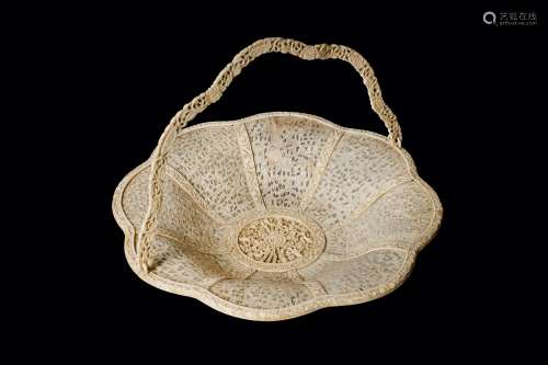 A FINE 19TH CENTURY CHINESE EXPORT CANTON PIERCED IVORY BASKET with scallop edge, the border with