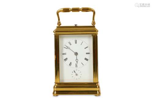 A LATE 19TH CENTURY FRENCH LACQUERED BRASS CARRIAGE CLOCK WITH ALARM AND REPEAT the gorge case with