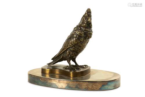 A LATE 19TH / EARLY 20TH CENTURY BRONZE MODEL OF A COCKATOO the bird raised on a shaped base and a