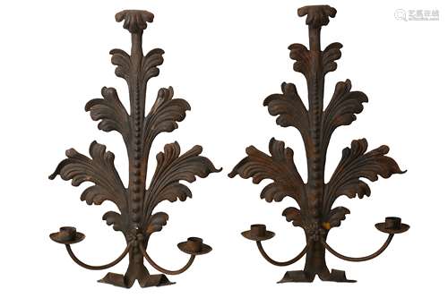 A PAIR OF EARLY 20TH CENTURY FRENCH WROUGHT IRON HANGING WALL LIGHTS the backplates modelled as