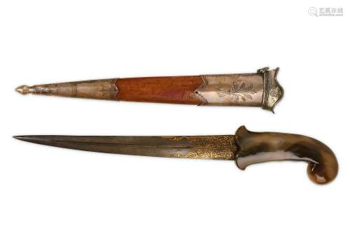 AN 18TH / 19TH CENTURY OTTOMAN DAGGER WITH AGATE HANDLE the steel blade with central ridge and gilt
