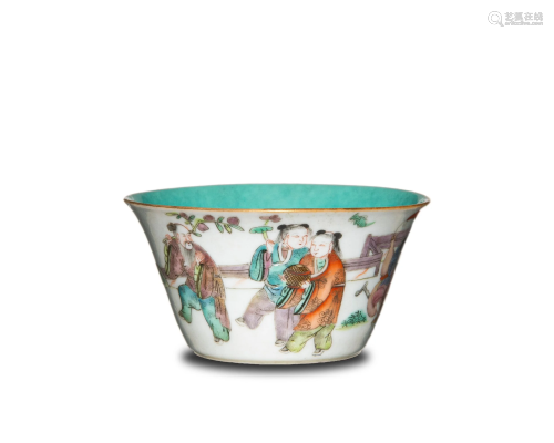 Chinese Famille Rose Cup with 5 Figures, 19th Cen…