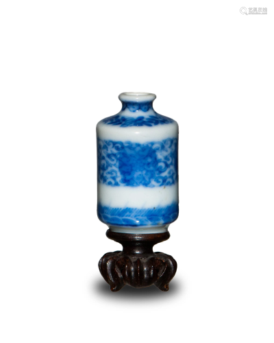 Chinese Blue & White Porcelain Snuff Bottle, 19th