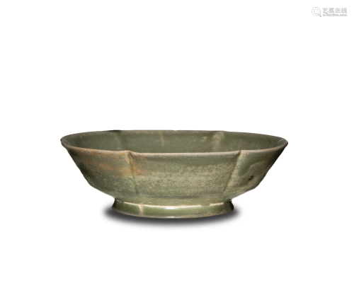 Chinese 6-Lobed Yue Ware bowl, Five Dynasties