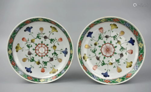 Pair of Chinese Wucai Floral Plates, Kangxi Period