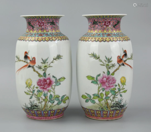 A Pair of Chinese Famille Rose Vase w/ Birds,1…
