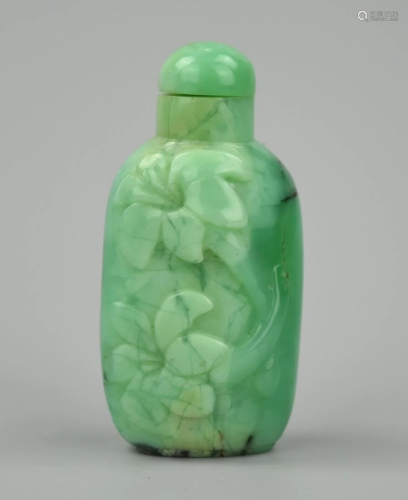 Chinese Green Snuff Bottle w/ Lilies, Qing D.