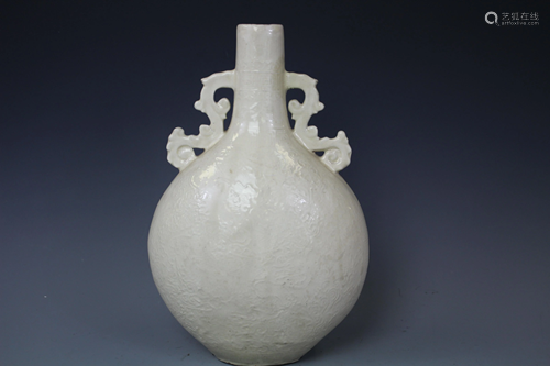 A Ming Dynasty White Porcelain Vase (minor repair)