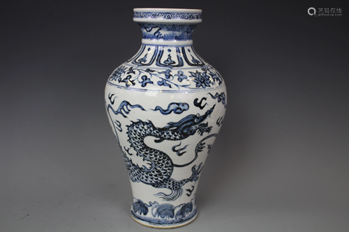 A Chinese Porcelain Vase, Qing Dynasty