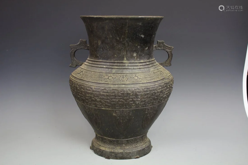 A Large Chinese Bronze Vase, Qing Dynasty