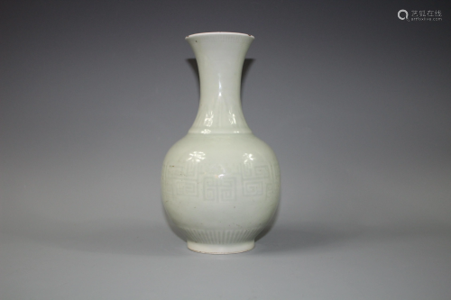 A Celando Porcelain Vase, Qianlong Period Qing D…