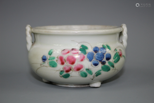A Five-Color Porcelain Tripod Censor, Qing Dynasty