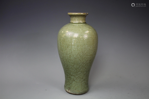 A Long Quan Vase, Ming Dynasty