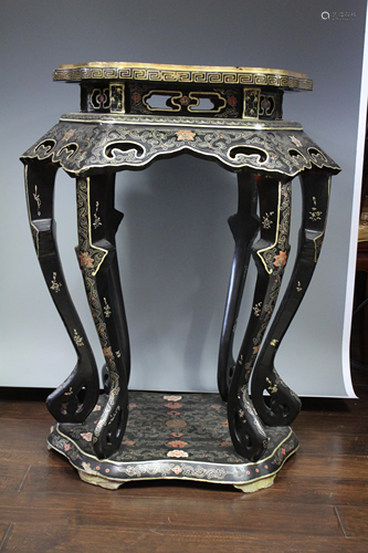 A Wooden-Body Gilt Black Lacquered Center Table