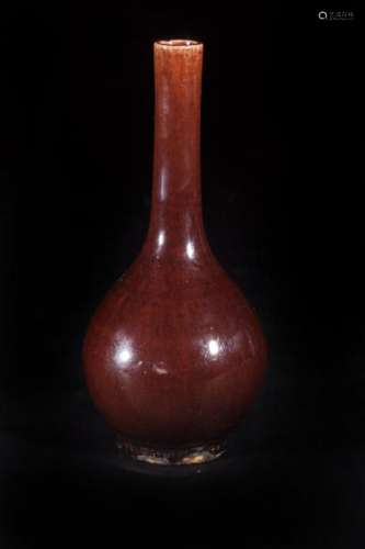 Vase miniature en porcelaine à glaçure monochrome prune. Chine. Dynastie Qing. 19 [...]