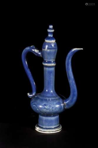 Samovar miniature en porcelaine monochrome bleu outremer. Chine. Dynastie Qing. Ht 18cm -