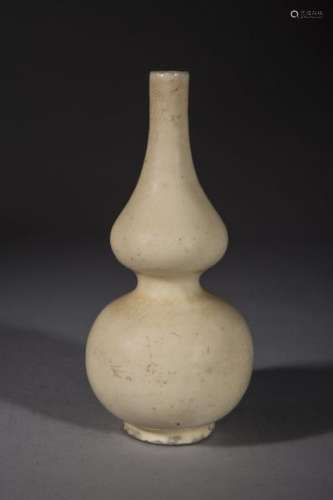 Vase double gourde en porcelaine à glaçure monochrome blanche. Chine. Dynastie [...]