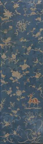 Suite de quatre textiles encadrés provenant d'un même ensemble brodé sur soie [...]