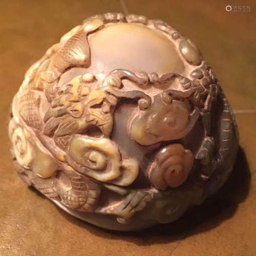 Mont taoïste ciselé de dragons. Jade. Chine. Dynastie Qing. Ht 6cm x larg 7cm x [...]