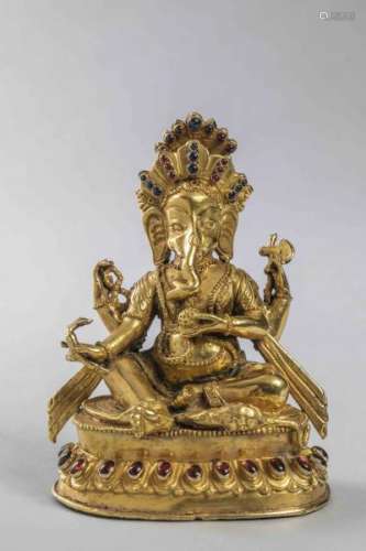 Ganesh assis en délassement royal sur un socle lotiforme , sous une forme à quatre [...]