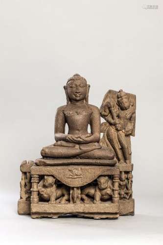 Tirthankara, apôtre Jaïn, assis en dhyanasana et dyanamudra sur un trône ciselé [...]