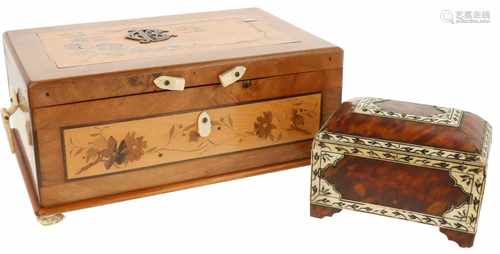 A lot with two boxes a.w. one glued with bone. Ca. 1900.