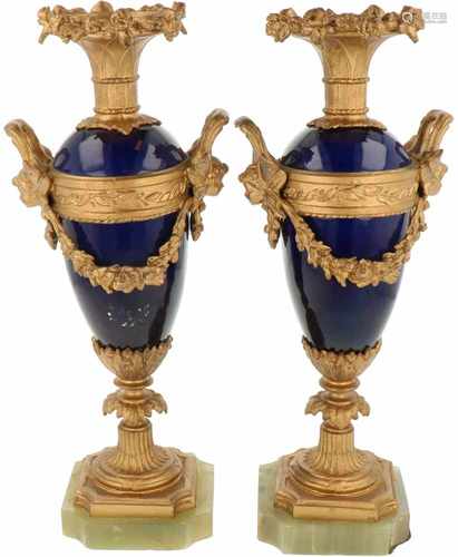 A set of two casolettes with porcelain mount with ZAMAC and on a marble base. France, ca. 1900.