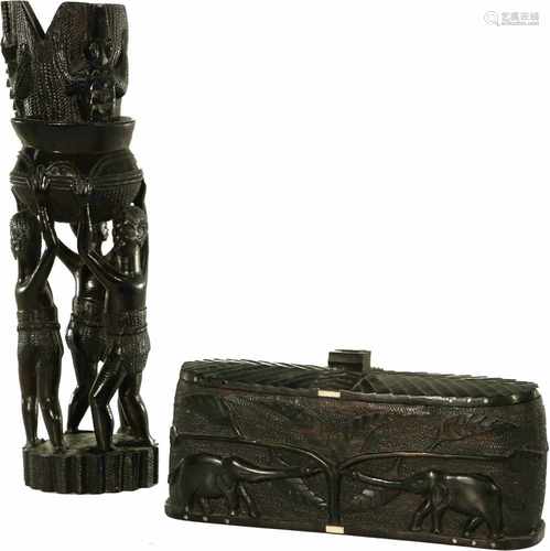 A lot with (2) ebony objects. Congo, First half 20th century.