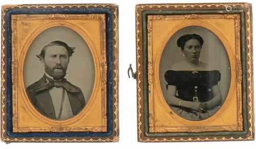 A lot with (2) picture frame with Daguerrotype of a lady and a gentleman. Ca. 1910.